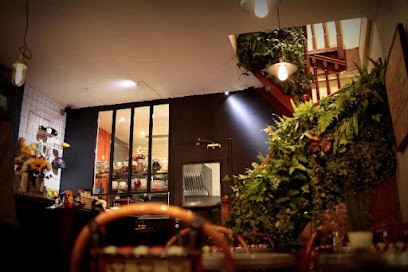 Aux Tables Du Père Lachaise, Bar à Paris 20