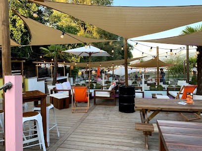 Vedetts Beach Club F, Bar à Excenevex