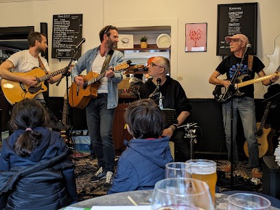 Bar Le Guet-Apens, Bar à Plérin
