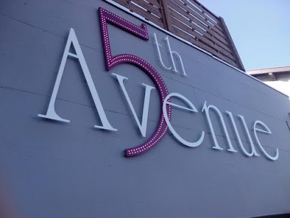 Le 5th Avenue, Bar à Roussillon