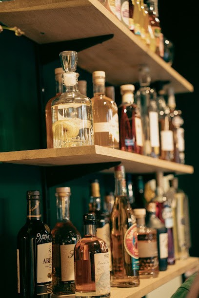 Antre Potes, Bar à Laval