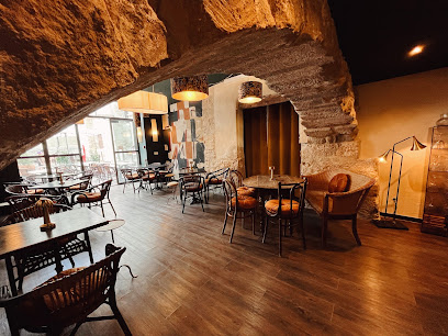 Les Coulisses - Isle Sur La Sorgue, Bar à l' Isle-sur-la-Sorgue