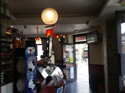 Hu Qinyue, Bar à Villejuif