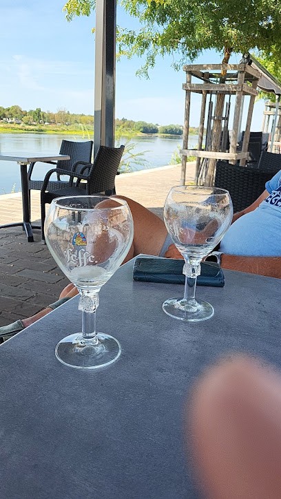 Patte Georges, Bar à Gien