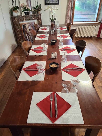 La Cascade, Bar à Salins