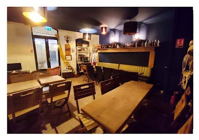 Arcane Sans Nom, Bar à Toulon