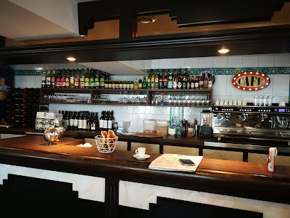 Le Brazza, Bar au Port-Marly