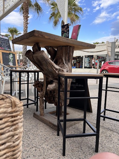 Le St Trop, Bar à Vias