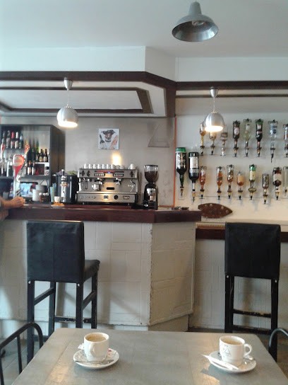 Carvalho Da Silva Jose Fernando, Bar à Sandillon