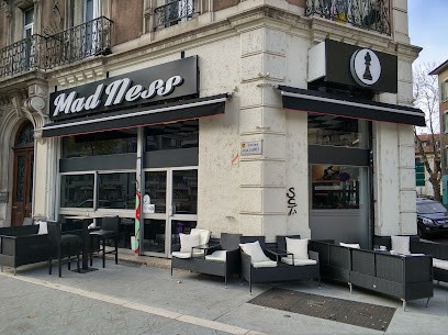 Madness, Bar à Grenoble