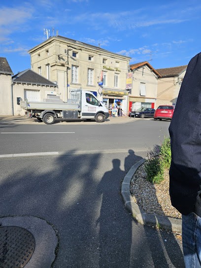 Modern 'Bar, Bar à Loudun