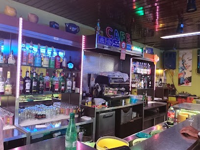 Bar Du Cours Chez Roland, Bar à Mollégès