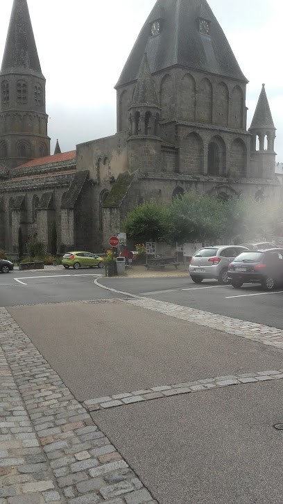 Louis Pascal, Bar à Magnac-Laval
