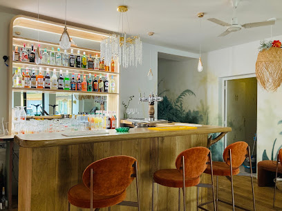 Kasalong, Bar à Saint-Cyprien