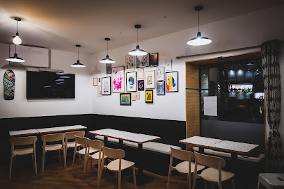 L'artefact, Bar à Reims