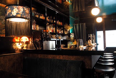 Sister Midnight, Bar à Paris 09