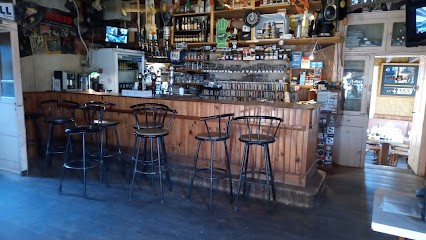 La Fontaine De Brocéliande, Bar à Saint-Péran
