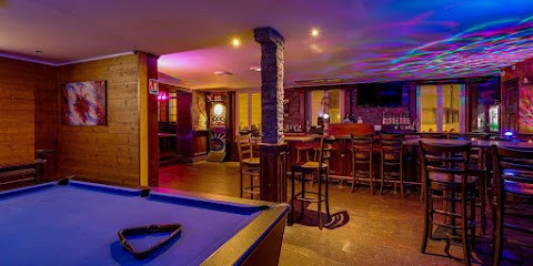 The Canadian Embassy Pub, Bar à Paris 17