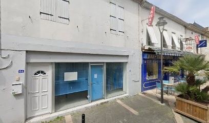 Noe Monique, Bar à Saujon