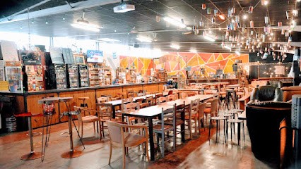 Le Repaire Cave Et Bar à Bières à Combourg, Bar à Combourg