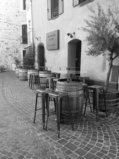 Une Bouteille à La Mer, Bar à Marseillan
