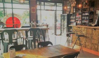 Mama Kin - Bar Et Cave à Bières, Bar à Saint-Sauveur